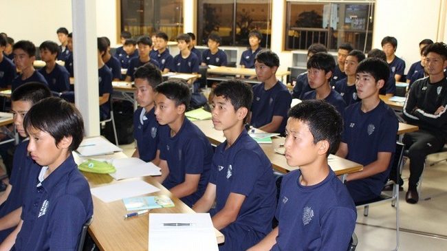 アビスパ福岡アカデミージュニアユース選手中学１年生から３年生栄養講習